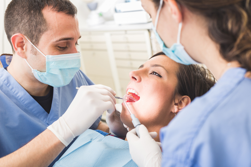 Complete Guide To Choosing The Right Dentist